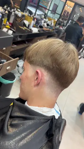 Técnicas de tesoura #barbershop #barberlife #barberlove #barbers #barbergang #barbersinctv #barberworld #barberia #barbersince98 #barberhub #beard @baraodashashtags #barbernation #wahl #barber_soul #barberos #barberhood #menstyle #barbersoul_ #barbera #mensstyle #wahlpro #skinfade #barbergamestrong 