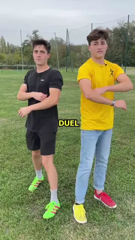 Duel entre Star Freestyle ⭐️ et le Cameraman 📸 Qui arrivera à toucher le bidon @siropsport_officiel 😋🤠  #starfreestyle #freestyle #football #sportstiktok 