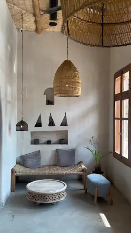Moon shell 🥥 I The smell, the sound, the atmosphere... So cozy place #jeddah #goodfoodvibes  