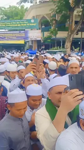 masyaalloh... 🥺 Bak Lautan Manusia Yang Menghadiri Haul Solo. Semoga Tahun Depan Bisa Hadir & Lebih Semangat... 💪🙏  #haulsolo #haulsolo2022 #fypシ゚viral #viralvideo 