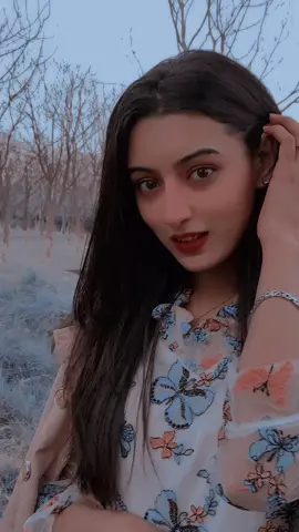 Tu samne betha rahy🙈❤️👀#mahwishawan #trending #viral #fyp #tiktok #foryoupage #foryou #sound #goviral 