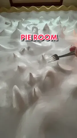 COCONUT CREAM PIE ROOM….bye. This is it for me. 😭❤️🍦💫 Also at The Roxbury in Roxbury, NY!! Coolest theme hotel rooms!!!! 