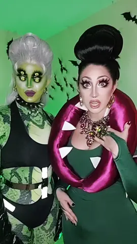 Just two alien babes serving cvnt 👽 #venusenvy #dollyablack #drag #dragqueens #dragula #hellhaus #servingcvnt 