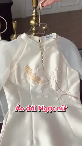 Mặc áo dài này đi đám cưới là sẽ bắt được hoa cưới đó nghe mấy bàaa 🥹🥹 #linndesign #linn #liin #aodai #aodaitet2023 #aodaidep #aodaicuoi #fashiontiktok 