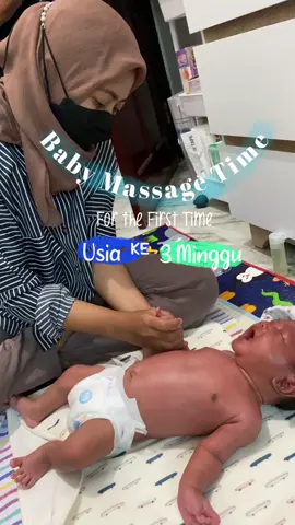 Kasian banget liatnya nangis kejer,bayi kalo capek tuh yaaa ga bisa boong 🥲 #pijatbayi #baby #babymassage #babymassagetime #bidanpijatbayi #bidan #bayilucu #flksyaguys🥰biarrame🥰 #supportflks #tiktokaffiliate #foryoupage #