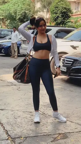 Come rain, come shine, like clockwork Neha Sharma will be seen at her favourite joint… a gym in Bandra for a workout sesh. Talk about dedication💪 #voompla #nehasharma #btown #bollywood