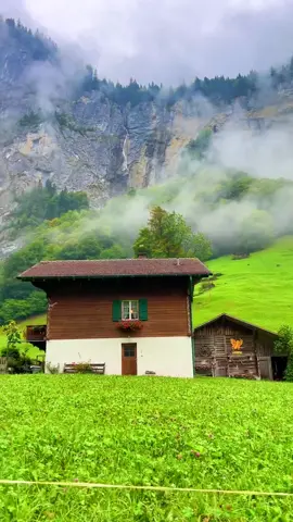 📍Lauterbrunnen🇨🇭#swissroads #switzerland #switzerlandnature #roadtrip #berneroberland #jungfraujoch #verliebtindieschweiz #swissbeautiful #sisiswiss 