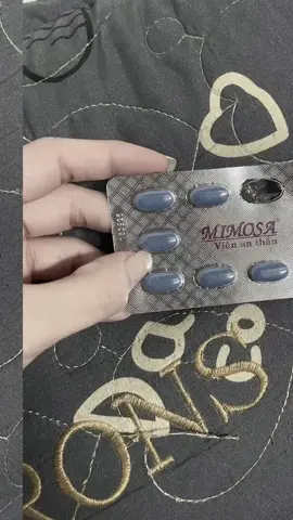 Phải uống bao nhiêu viên thuốc ngủ nữa thì em mới ngủ được đây… ! 