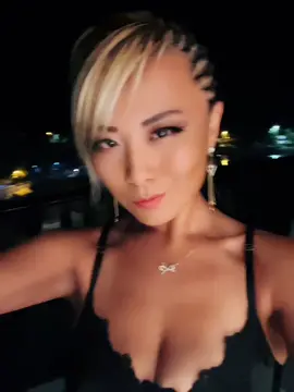 Got my hair braided on the beach of roatan 😍#rainaiscraz #OOTD 