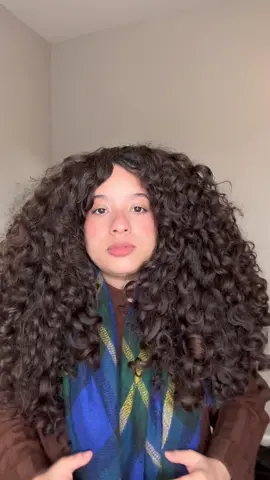 I am obsess with the “im coke” makeup look. Might be a winter staple 🤎😊❄️  #imcoldmakeup #curls #curlyhair 