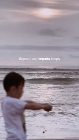 Lagu ini saya tulis untuk kedua org tuaku, yang tak lagi bisa ku hitung jarak tempuh kita tuk bertemu. Ibu, bapa.. ade kangen ❤️ #sepertilautkepadalangit 