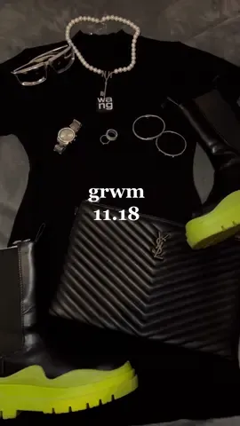 decided to go with a different necklace but here’s a likkle grwm #grwm #OOTD 