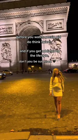 manifested my dream life because of this show 🖤🍸✨ #gossipgirl #serenavanderwoodsen #blairwaldorf #luxurylifestyle #classystyle #paris #newyorkcity #stargirl #nightluxeaesthetic 