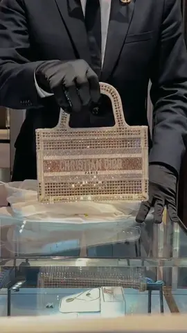 A dream ✨  📹 - @fashion_forever_q8   #fashion #fashionforyou #fashiontok#fashiontiktok #LearnOnTikTok #foryou #foryoupage #fyp #christiandior #dior 