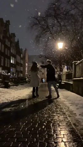 Finally this time of the year 🫶🏼☃️ #snow #snowman #dance #snowmandance #couple #Love #boyfriend #winter #gdansk #romantic #datenight #winterdance 