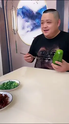 Funny couple eating show 😂🍜 #husbandandwifeeating #eating #chinesefunnyvideo #funnyeating #chinesemukbang #funny #eatingasmr #funnycouple #eatingshow 