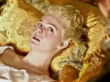 Fake body, fake all. #ellefanning #ellefanningedit #catherinethegreat #pregnancy #thegreat #thegreatedit #dc #dlaciebie #skins
