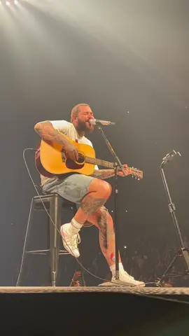 It’s the crowd singing for me 🥺 #stay #postmalone #live #concert #toronto #tour 