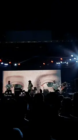 sampai Tuhan tak berkenan #fstvlst #bulansetanataumalaikat #konser #indie #trend #goodvibes #liriklagu #lirikestetik #almostrockbarelyart 