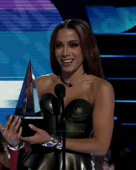 Anitta no #AMAs 👑❤️ #premiacao #anitta #edit #amas 