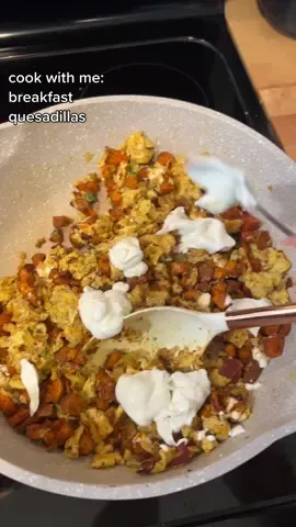 I SWEAR IT WAS GOOD 🥹🙏🏼 WOULD MAKE AGAIN but obviously with different measurements 😂 #breakfastquesadillas #breakfastrecipes 