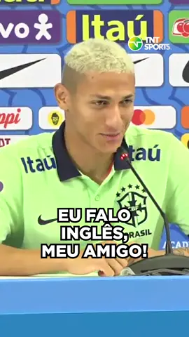 'I SPEAK ENGLISH, MY FRIEND'! 🤣 Simplesmente Richarlison metendo um inglês bolado passando pela sua timeline. Ele dispensou o tradutor na pergunta, mas na resposta chamou no português... 👀 Aí, até o estagiário, pô... #TNTSportsNoQatar #SportsNews #richarlison #seleção