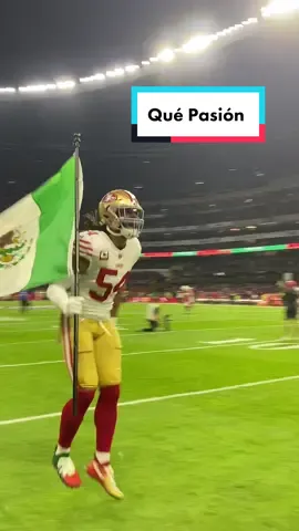 Fred Warner, who has Mexican roots, ran out onto Estadio Azteca in México City with the 🇲🇽 flag 