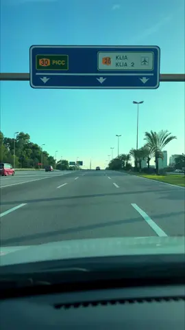 Sunrise street views 💚🍄  Cyberjaya | Malaysia 🇲🇾🌻❤️  #fyp #fypシ #tiktok #sunrise #street  #cyberjaya #malaysia #reels #shorts #alialsabriofficial  📸: @alialsabriofficial ♠️🍄