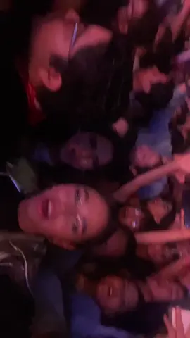 El mejor día de mi vida cantar #partyintheusa 💘😭 con @Miley Cyrus ✨ @Kathya Paola ✨ #mileycyrus #mileycyrusconcert 