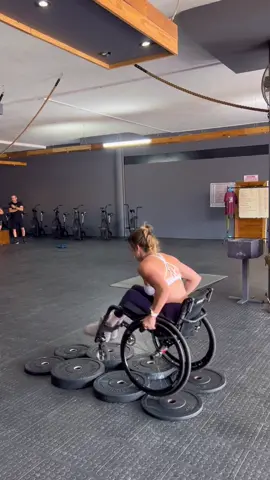 Wheelie Wednesday on a Tuesday?😏🤷🏼‍♀️ I don’t make the rules.  . ##crossfit #adaptive #crossfitadaptive #adaptiveathlete #crossfitgirls #adaptivesports #crossfitathlete #girlswholift #crossfitgames #wheelwod #functionalfitness  #disabliltyawareness #wheelchairlife #wheellife #lifeonwheels #worldonfourwheels #fyp #bornprimitive #apparelofthedriven #athletedrivenpatriotinspired #disabled #disablity #wheeliewednesday 