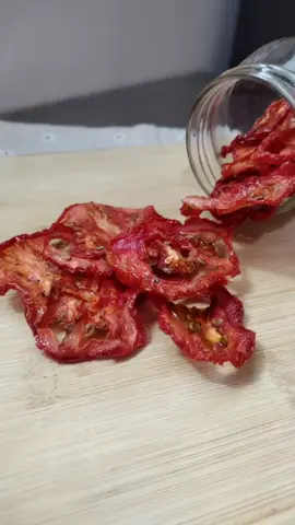 Dehydrated Tomatoes For Sandwiches | Make Sun Dried Tomatoes In The Oven#Tomatoes #Dehydratedtomatoes #Sundriedtomatoes #Tomato #Dehydrator #sandwichtime #dehydrated #dehydrating #vegetables 