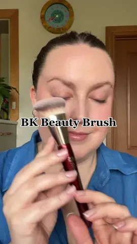 The foundation brush I can’t stop using @bkbeautystudio #bkbeauty #bkbeautybrushes #makeupbrush #makeupbrushes #foundationbrush #foundationbrushreview 