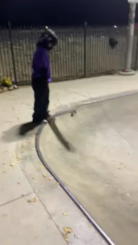 skating yes poser yes #AEHolidayCard #AmazonSavingSpree #HuluChippendalesDance #BeTheReasonVisa #skatefyp #photo #foryoupage❤️❤️ #skate #fypage 