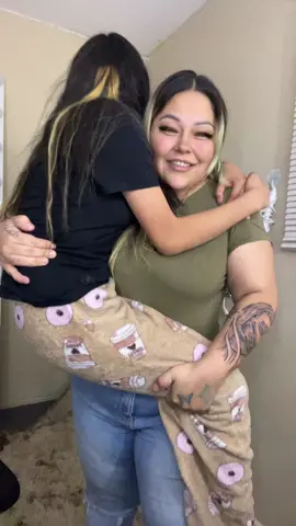 14 teen and I can still pick her tall self up 🤣 #teenmom #fyp #blessed #juanitalabonita #vegas 
