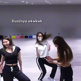 pelatihnya udah ngakak aja wkwk #snsd #girlsgeneration 