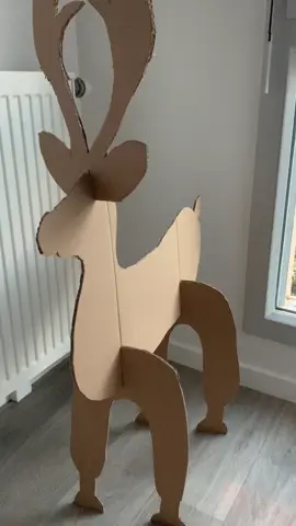 DIY Renne de Noël 🦌🎄  Petit renne en carton pour mes élèves !  Vous aimez ?  #DIY #carton #renneencarton #renne #caribou #cerf #noel #christmas #christmasvibes #decoration #decorationdenoel #foryou #pourtoi #aesthetic #doityourself 