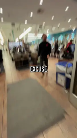 Nicholas co-founded @Chain, and hosts pop ups serving elevated versions of your favorite chain restaurant food. Salary: Low Six Figures #salary #restaurant #fyp #foryou 