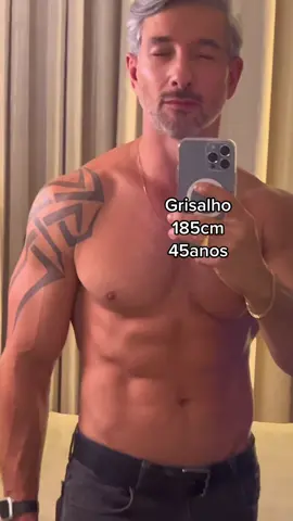 Pra quem fala que depois dos 40anos é ladeira baixo, vai aí uma dose de inspiração. Todos dias eu busco cuidar da minha saúde com uma alimentação saudável e claro, com uma atividade física. E se você ainda pergunta porque eu treino ou pra que eu treino? A resposta é uma só! Ter uma qualidade de vida saudável e claro, uma forma física mais atlética onde eu possa me sentir mais confiante. #treino #saúde #trend #academia #autoconfiança #tiktok 