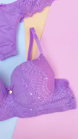 Conjunto para aquela mulher alegre e elegante! 💜  Sutiã com bojo, todo trabalhado na aplicação de renda e pingente banhado a ouro (hipoalergênico). Acompanha calcinha fio duplo com laterais em renda que trás delicadeza e sensualidade a peça! 🤩  Tam M  3x R$40   #modaintima #amorproprio #autoestimaalta #lingeri #lingeriedelux 