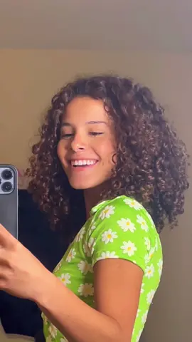 Chocada com o poder da tecnologia superior de Pro Curvatura do creme de pentear de definição intensa da nova geração Seda Boom, que deixou meu cabelo perfeito por 72 horas! @Seda Oficial  #FocaNoSedaBoom #publi 