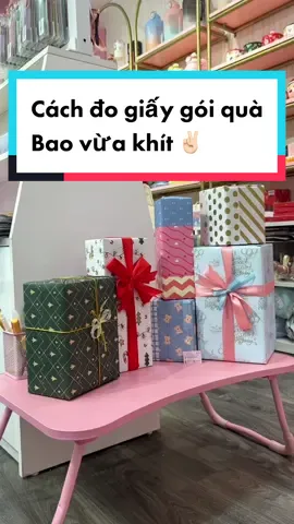 Cách đo giấy gói quà chuẩn vừa nhanh vừa dễ 🎁 🥰 #giftshop #goiqua #giangsinh #packaging #cachgoiqua #DIY #cachthatno 