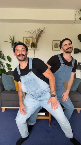 Tag l’ami.e aussi fou/folle que toi 🤪 @kevinvela #foufou #fofolle #dancefolle #crazyfriends #dancemove #moustache #moustacheman #moustacheboy #bros #dancebro 