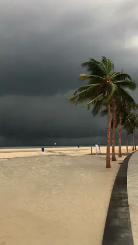 جدة أجمل المدن وقت المطر 😭⛈.   #امطاراليوم #امطار_جده #جدة 