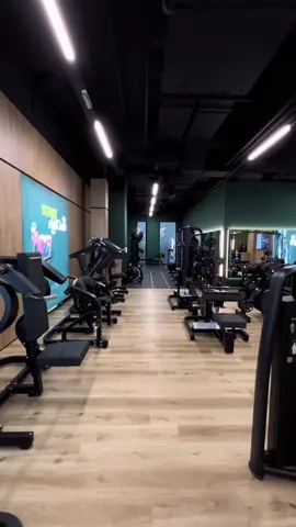 Du suchst ein modernes Gym mit dem neuesten Equipment, einem kompetenten Team und angenehmer Atmosphäre? Dann ist unsere Empfehlung das Prinz Fitness in den Promenadengalerien 👑. Folgt uns für mehr Top Locations 🔥. #fitnessat #weilwirfitnessleben #toplocations #bestgyms #gym #GymTok #Fitness #Lifestyle #austria #vrial #fy #fypage