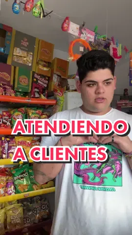 Atendiéndo a clientes😂 La verdad que hay que reirse con ellos😂💖 Adoro a los peques🫶🏽