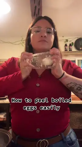 Egg in a cup #peelingeggs #easyhack #hack #egghack