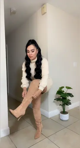 Outfit…….. dress/vestido: Fashion nova 🔎 too cozy turtleneck sweater dress.. nylons/medias amazon.. boots: aldo #outfit #myfashion #foryoupage #zyxcba 