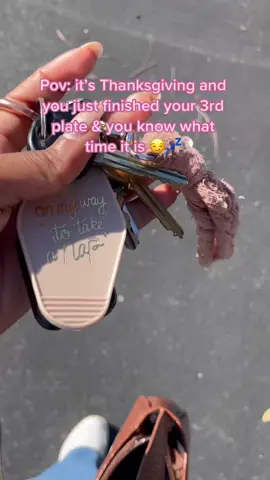 Happy Thanksgiving to my nap lovers out there! 30 % off everything blink in lio 🦃🥳 #keychainbusiness #keychainaccessories #motelkeychain #smallbiz#thanksgivingnap #thanksgivingplates 