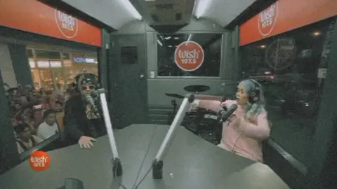 Kz Tandingan and Shanti Dope performance. 