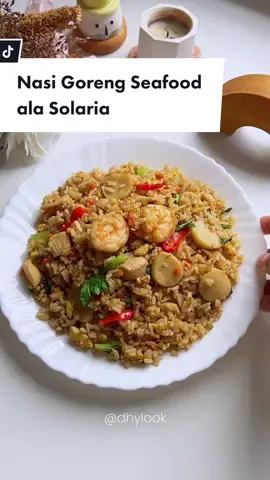 Nasi Goreng Seafood ala Restoran✨  Kalo bosan sarapan yang biasa, yuk cobain nasi goreng seafood ala restoran. Racikan nasi goreng ala restoran kali ini bisa jadi pilihan buat sarapan. Terkenal gurih, enak, praktis buatnya dan rasanya dijamin bikin nagih sekaligus kenyang.  Tempat tisu aku kali ini by @Nüman Life  ✅ Penyimpanan Multifungsi ✅ Buat Sendok/Kosmetik ✅ Bahan Tebal ✅ Kokoh & Awet ✅ Tidak Mudah Pecah  ✨Resep:  - 1 Mangkuk Nasi - 4 Bawang Merah - 3 Bawang Putih - 2 Lembar Daun Bawang - 3 Cabe Keriting Merah - 1 Cabe Rawit Merah - 3 butir Telur  - Bakso Ikan - Dada Ayam - Udang - Wortel - Pokcoy  ✨Bumbu: - 2-3 sdm Kecap Ikan - 1 sdm Kecap Asin - 2 sdm Saos Tiram - 1 sdt Lada - 1 sdt Penyedap  (Note: Jangan Lupa Koreksi Rasa)  . #nikoindonesia #komporkacaantipecah #Kokanablackseries #KomporKacaDapurMewah #PraktisBarengNüman #NumanLifeIndonesia  #PerabotPlastikBerkualitas #BerwarnaBersamaNuman